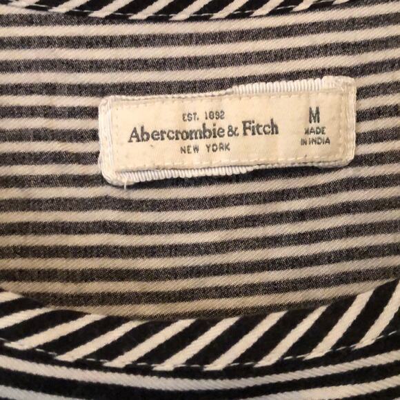 Abercrombie & Fitch Crop Striped T-Shirt with Crochet Hem Medium - Picture 3 of 7